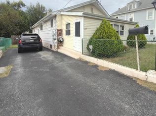 425 Manhattan St, Essington, PA 19029