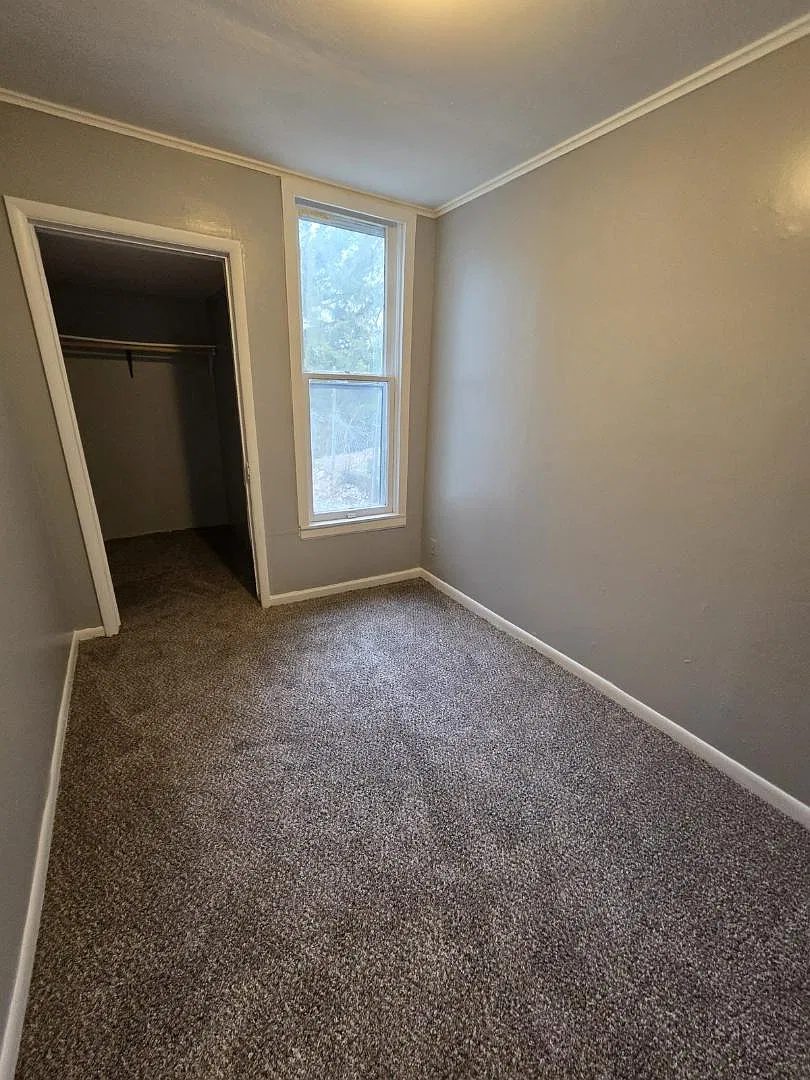 910 Woodson St — Photo 4