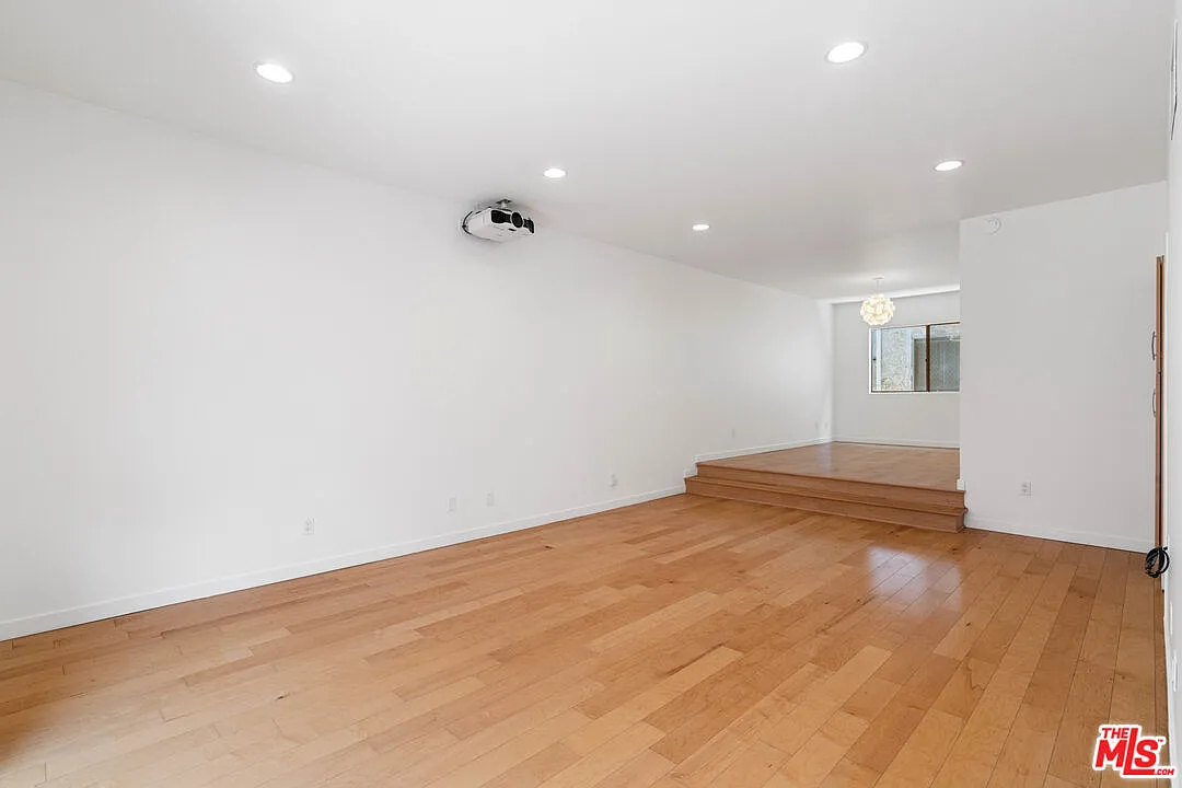 2 bed, 2.5 bath, 1380 sqft, $5,000 — Photo 4