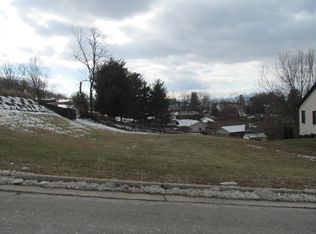 310 Stoneledge Dr #50, Roanoke, VA 24019