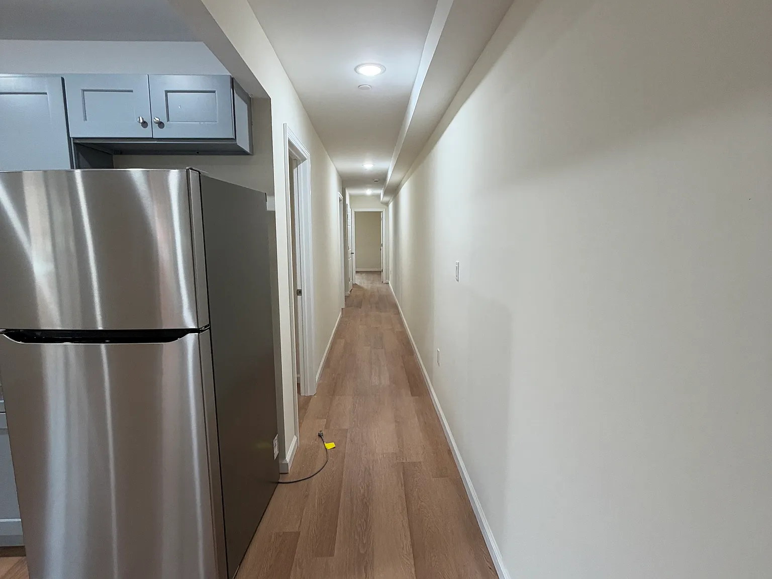 3 bed, 1000 sqft, $3,373 — Photo 2