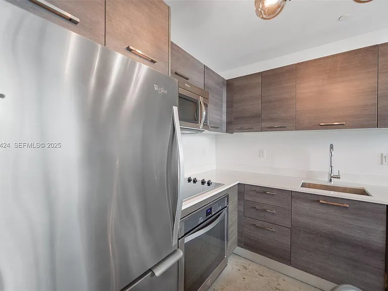 151 SE 1st St #3 — Photo 2