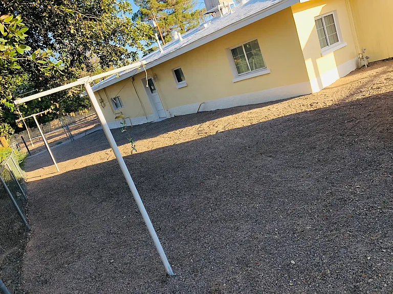 1000 Banegas Rd — Photo 2