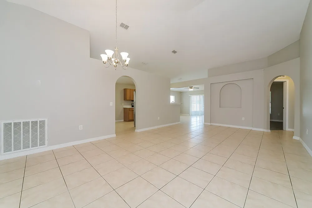 4 bed, 2.0 bath, 1855 sqft, $2,290 — Photo 4