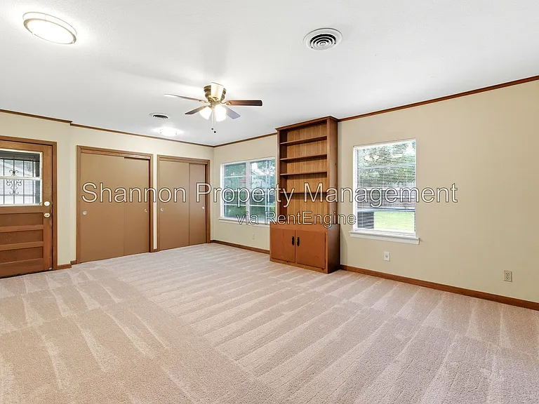 8406 Highcrest Dr — Photo 16