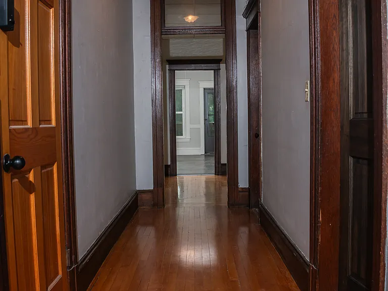 243-245 Sargeant St #2R — Photo 2