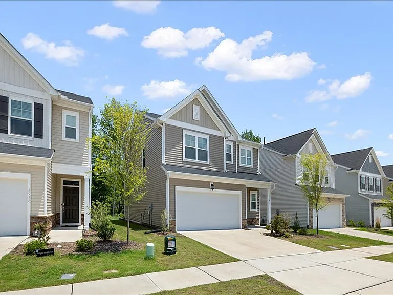 5914 Woodlawn Dr — Photo 2