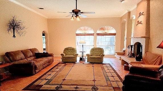 Very spacious living room area