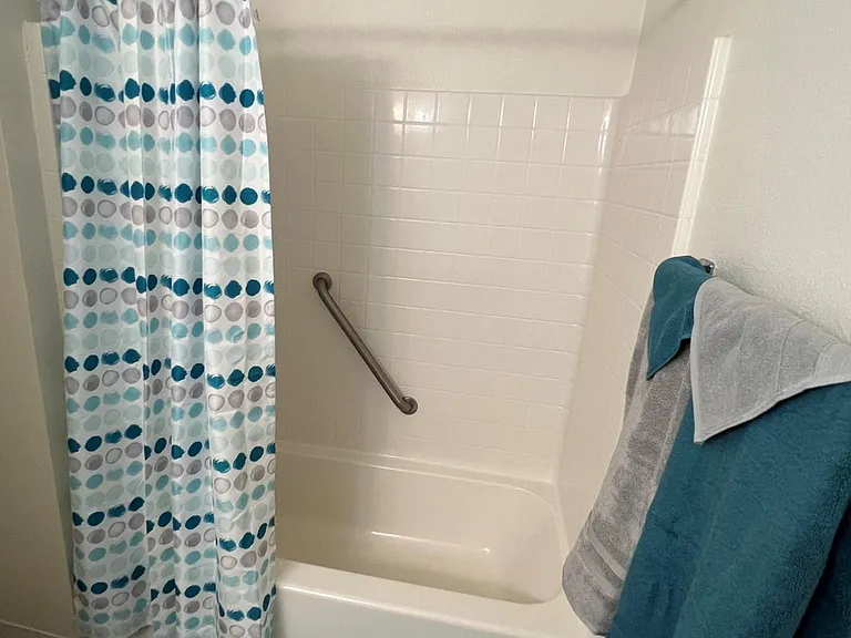 Classic unit 2 Bed Bathroom