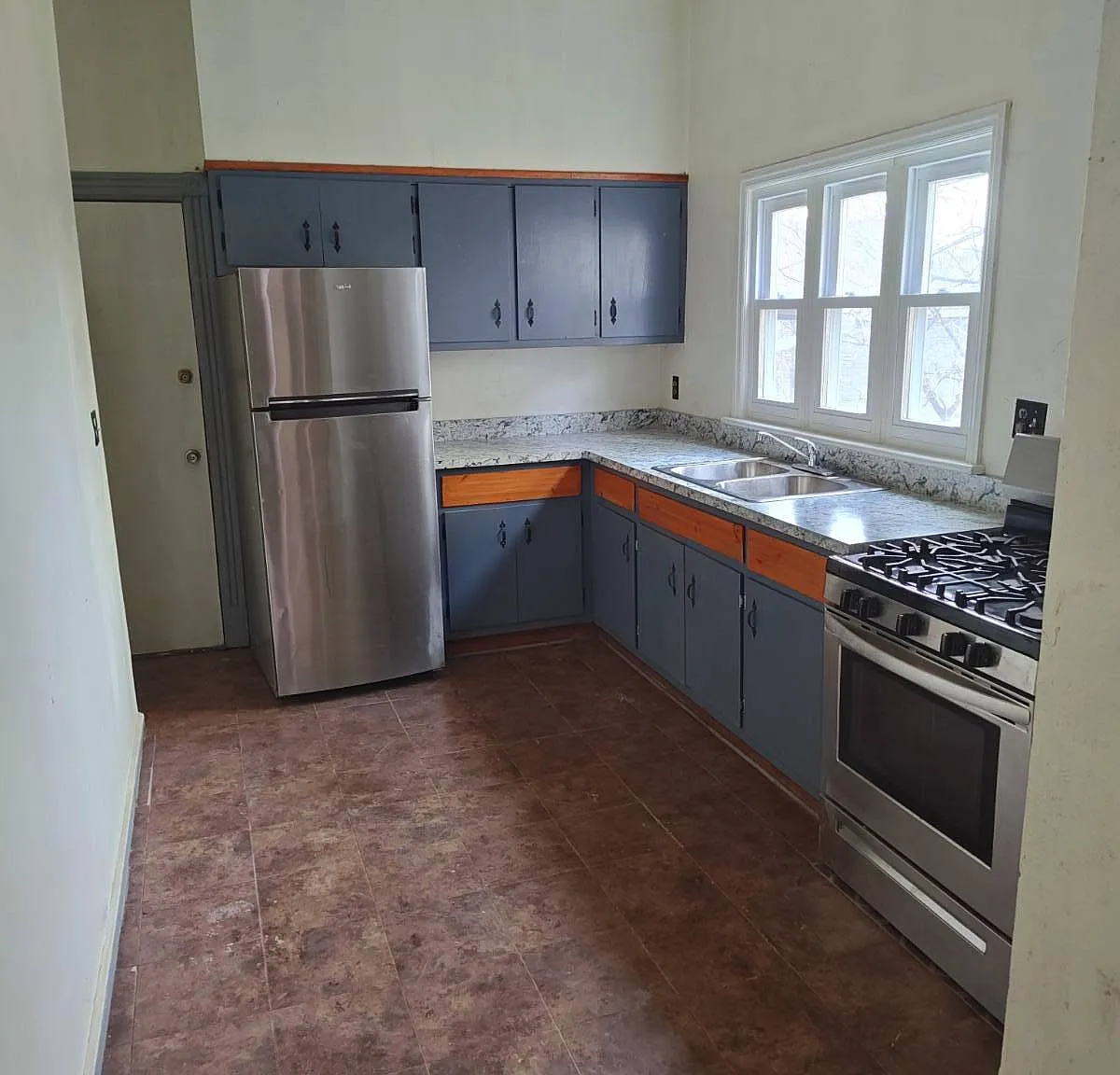 3 bed, 1.0 bath, 1200 sqft, $3,500 — Photo 4