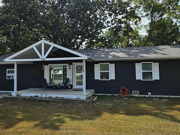 3rd image of 709 N Pine Street