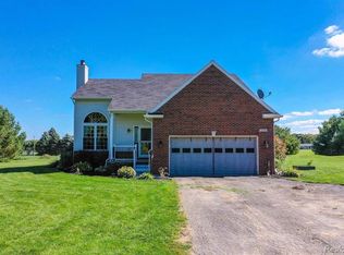 2750 N Hughes Rd, Howell, MI 48855