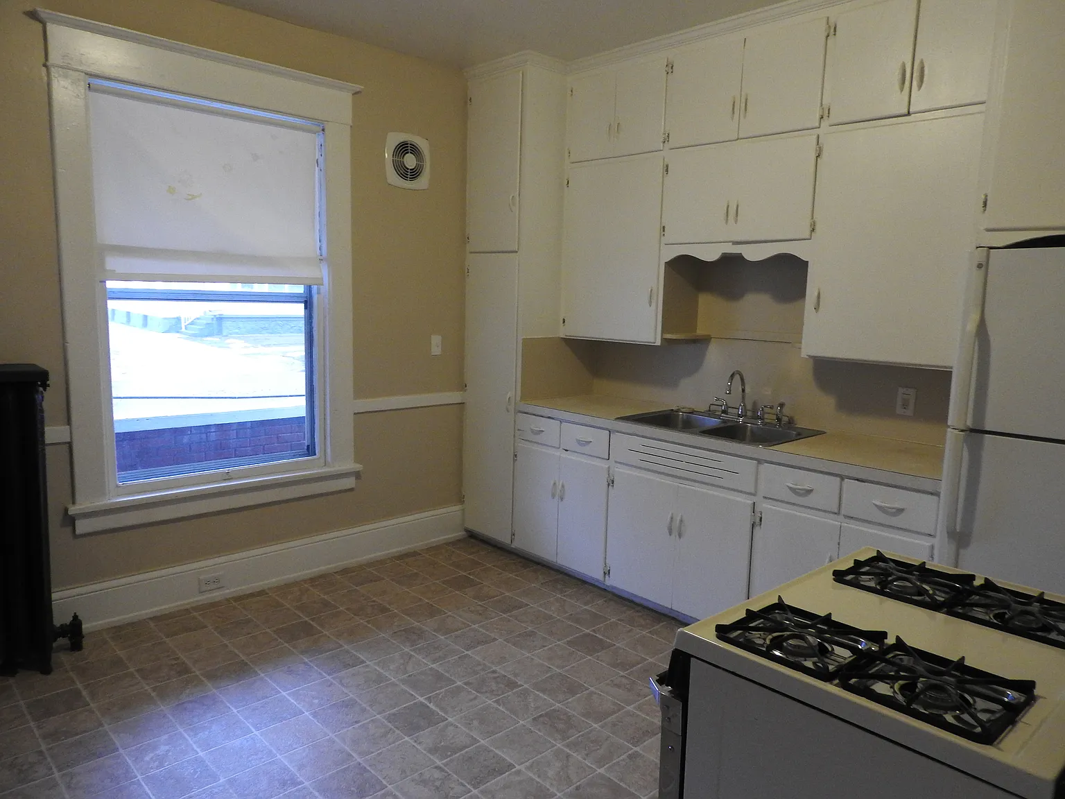 306 Gold Ave NW — Photo 3
