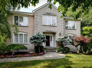 11 Gaslight Ln, Framingham, MA 01701