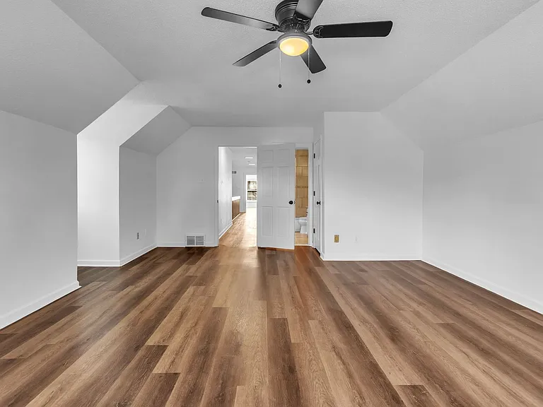 7347 Richmond Rd — Photo 13