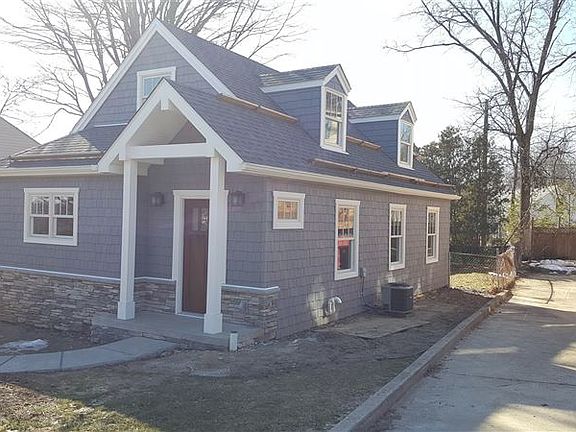 3rd image of 411 W Davis Ave