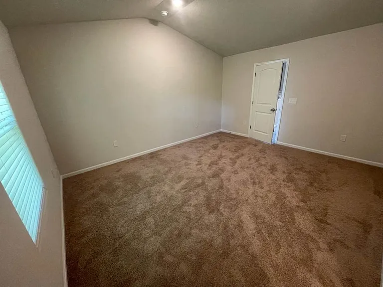521 Hawley St — Photo 31