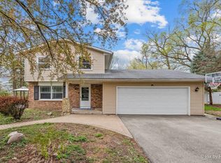 33W021 Bonnie St, St Charles, IL 60174