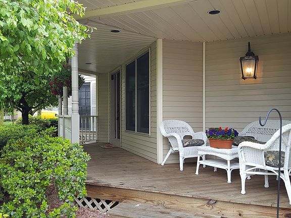 CUTE AND COZY FRONT PORCH