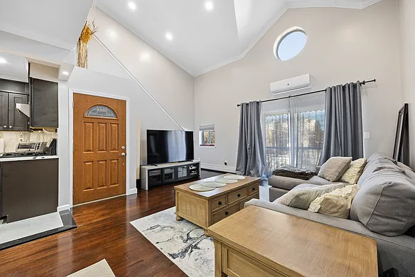 Sold by Keller Williams Realty Gold Coast | media 12
