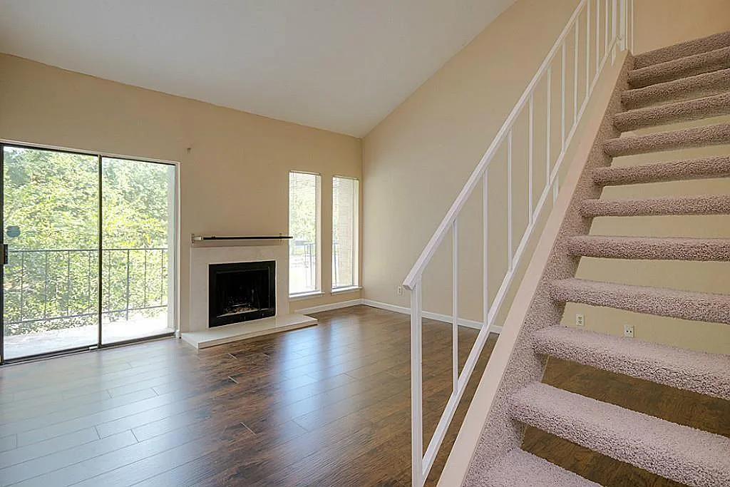 2 bed, 2.0 bath, 1068 sqft, $1,400 — Photo 3