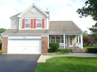 7789 Geneva Dr, Gurnee, IL 60031