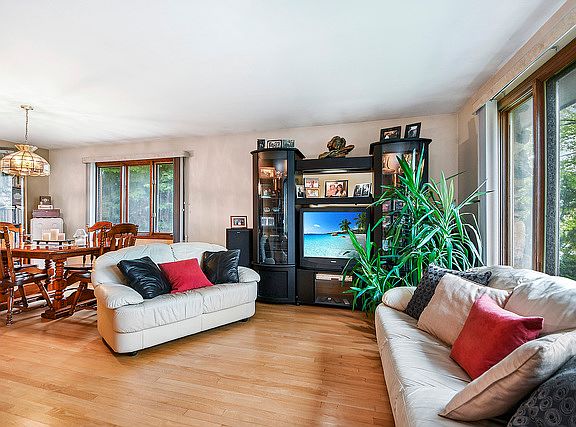 5th image of 8240 Woodland Dr