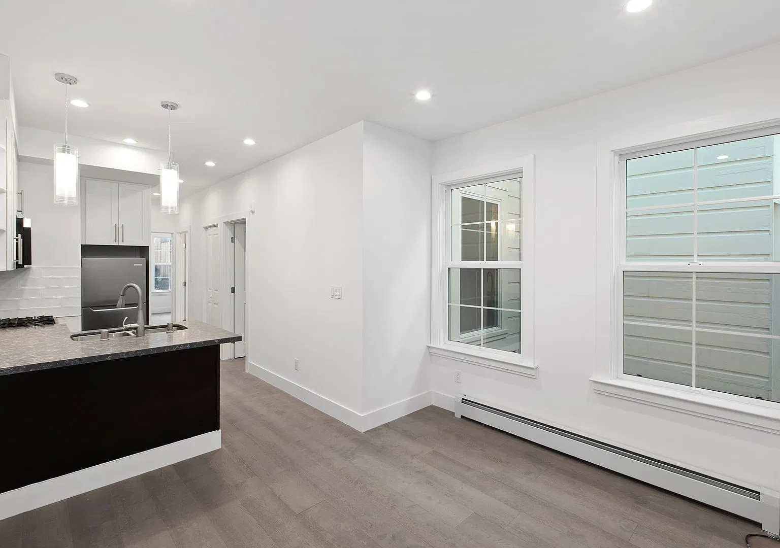 1555 Oak Street (850r) — Photo 2