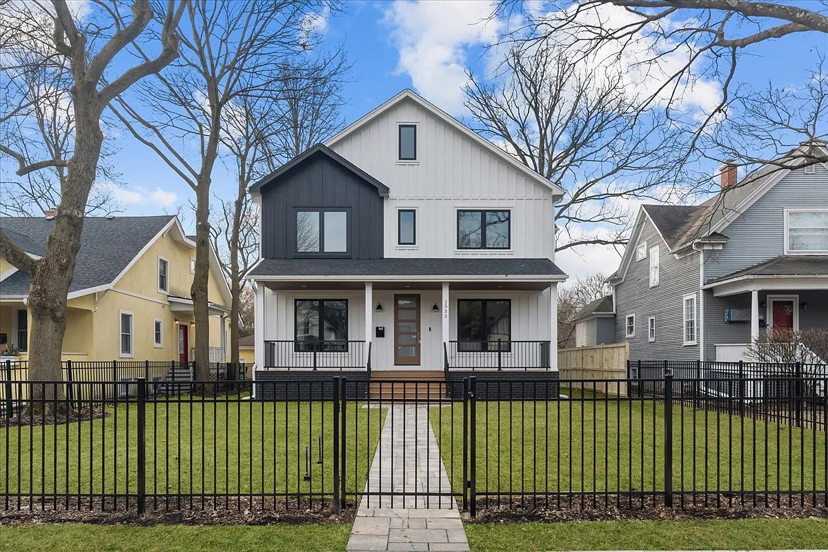 1535 Lake Ave photo 1
