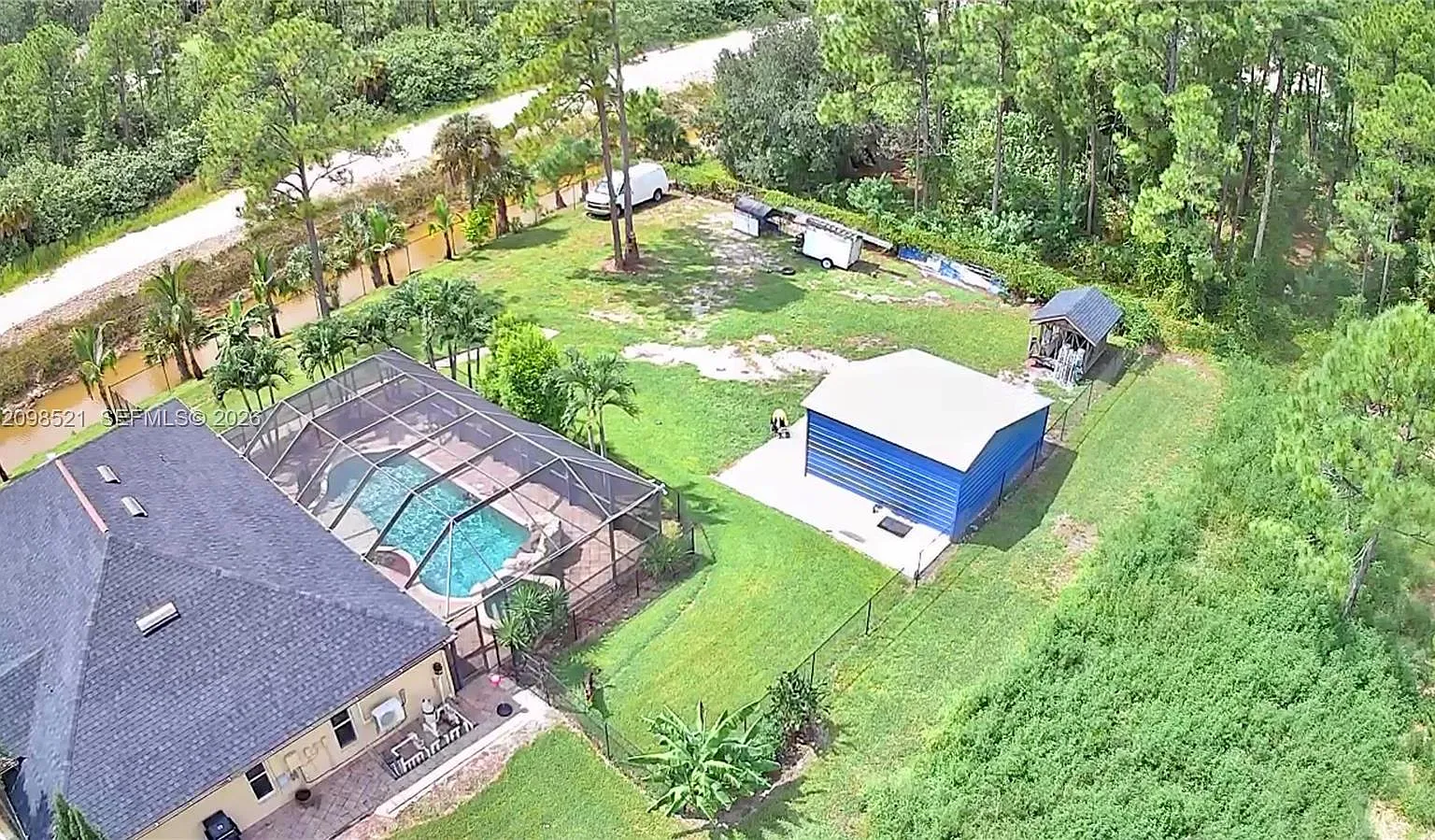 4 bed, 2.0 bath, 2068 sqft, $3,100 — Photo 3
