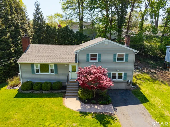 44 Palmer Woods Circle, Branford, CT 06405