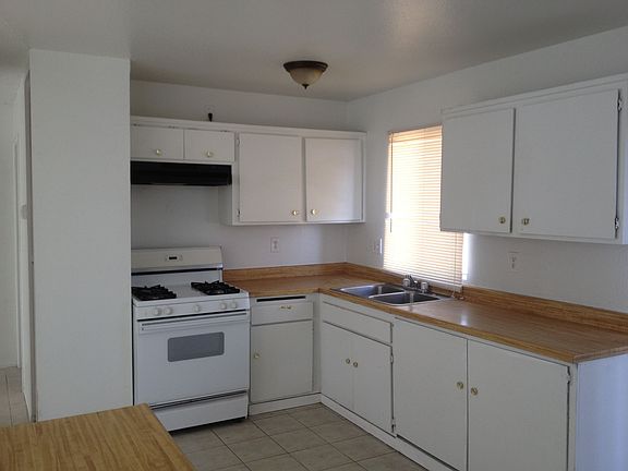 4th image of 16278 Orick Ave APT 1B