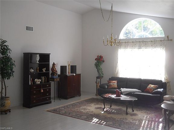 5th image of 1841 Lindsay St