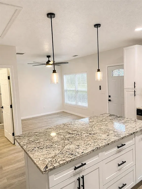 2 bed, 2.0 bath, 900 sqft, $2,800 — Photo 4