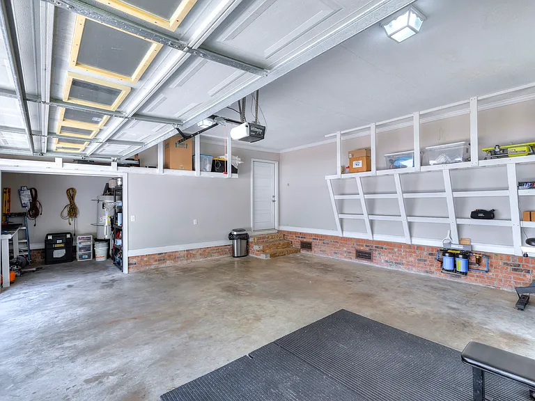 909 Club Ln — Photo 24