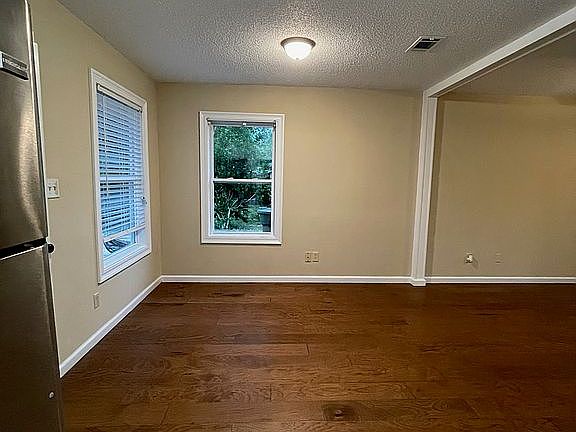5th image of 447 Braenar Cir