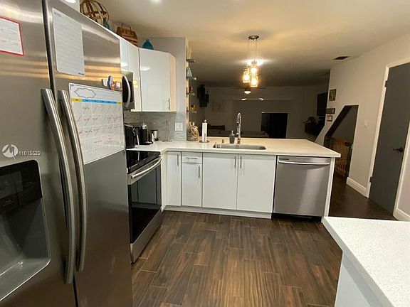 4th image of 2940 Cambridge Ln