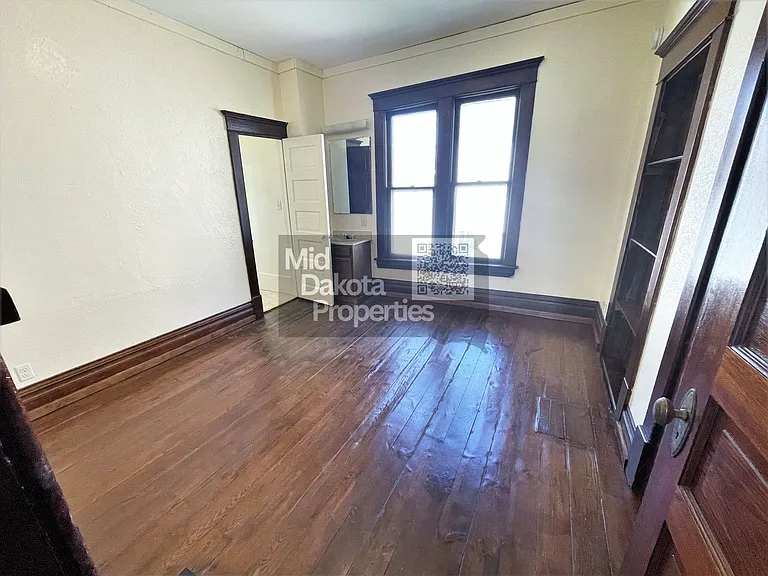 709 S Sanborn Blvd — Photo 5