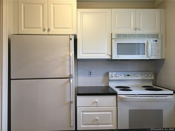 3rd image of 94 Heritage Hill Rd APT C