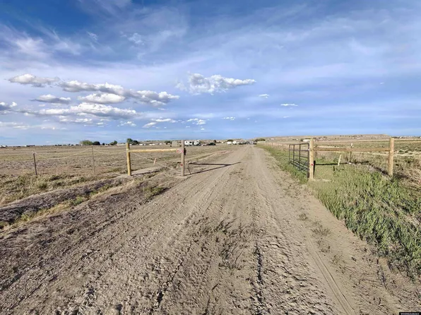 392 Eight Mile Rd, Riverton, WY 82501