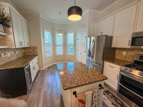 3rd image of 2823 Branch Creek Ave
