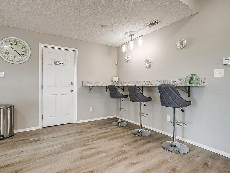 Portofino Apartments — Photo 29