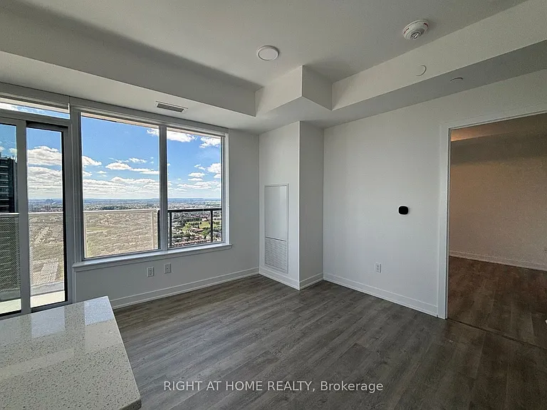 5105 Hurontario St #2905 — Photo 9