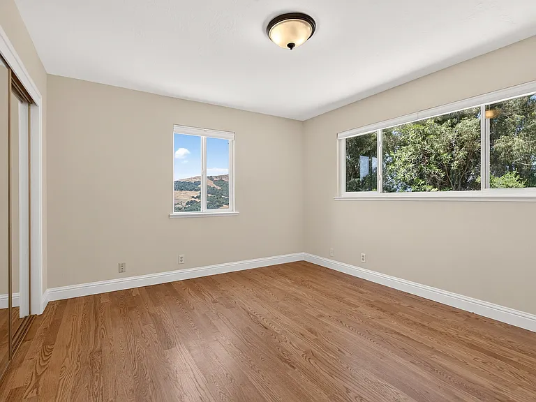 25 Bates Blvd — Photo 20