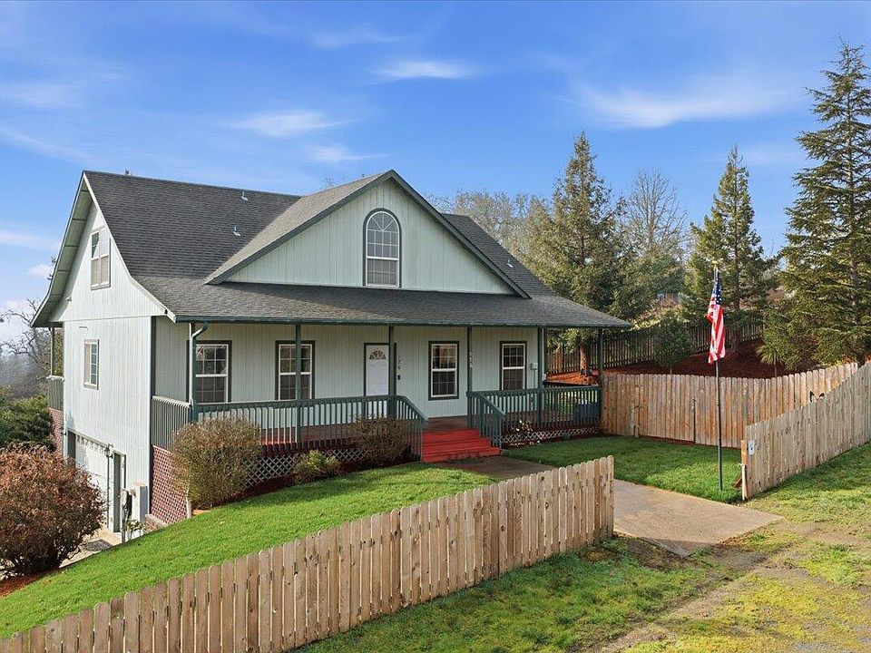 1st image of 176 Nehalem Loop