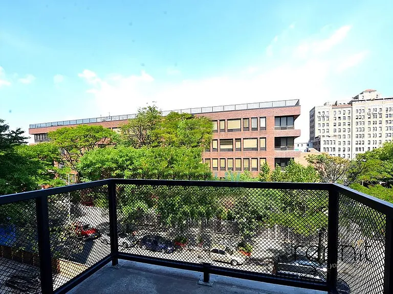 562 Park Pl #2B — Photo 1