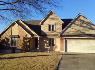 1007 SE Timbercreek Ln, Lees Summit, MO 64081