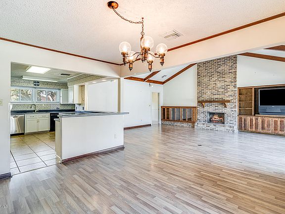 2nd image of 717 Cambridge Dr