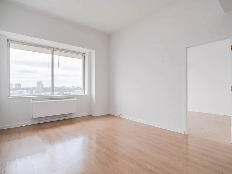 180 Riverside Blvd #510 — Photo 20