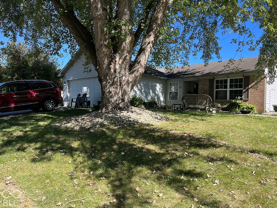 1st image of 542 Woodfield Cir